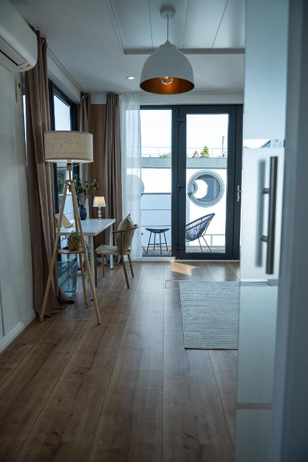 فندق 80Qm Privates Hausboot In Hamburg-Mitte المظهر الخارجي الصورة
