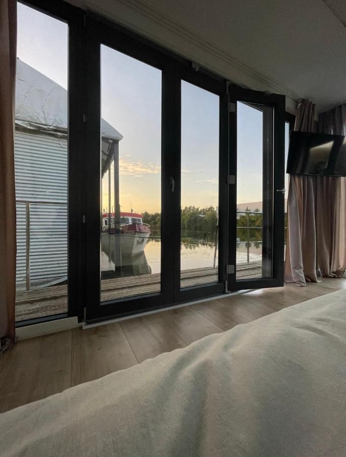 فندق 80Qm Privates Hausboot In Hamburg-Mitte المظهر الخارجي الصورة